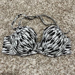 VS- Black and White Bikini Top